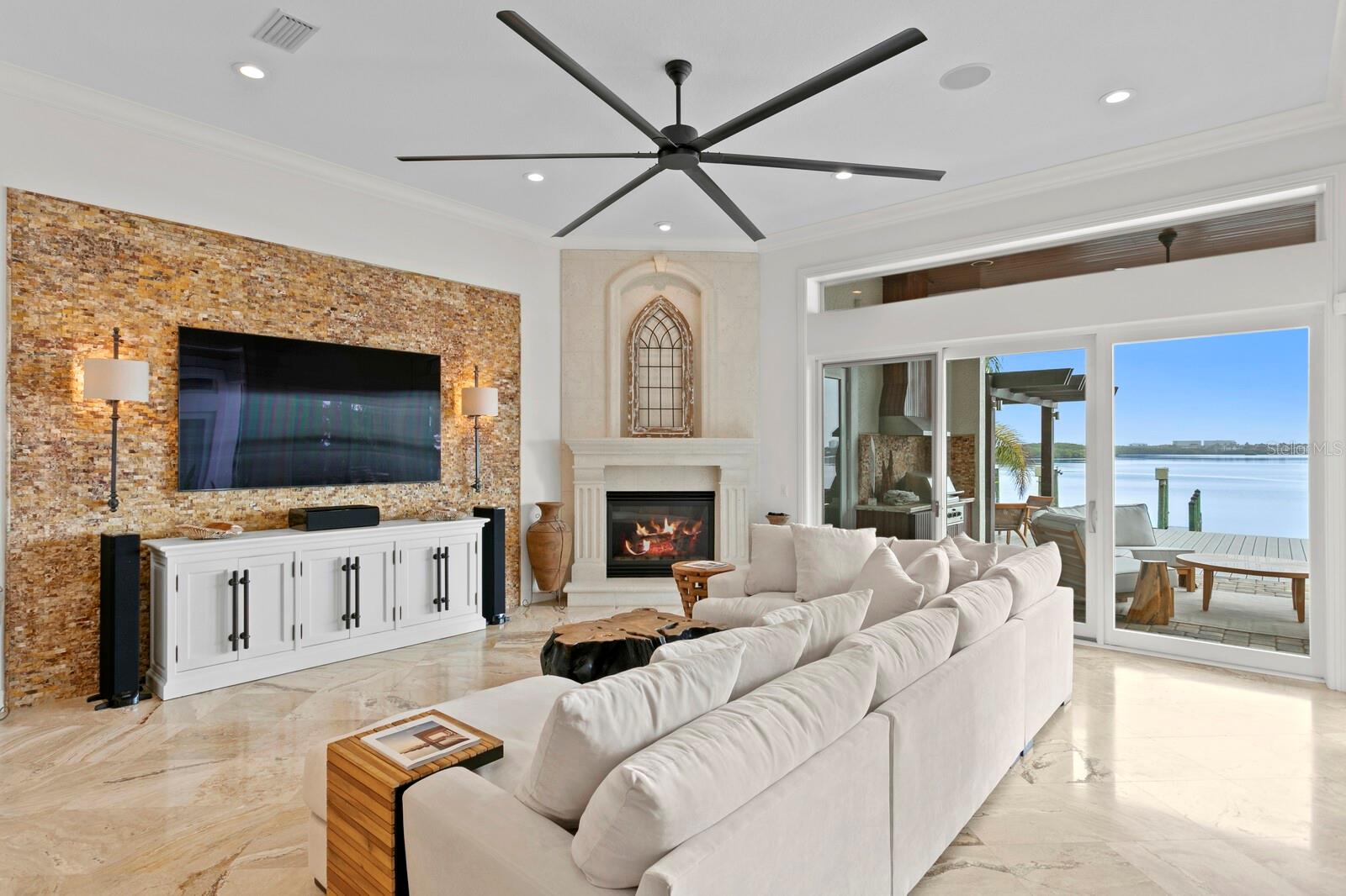 4111 CAUSEWAY VISTA DR