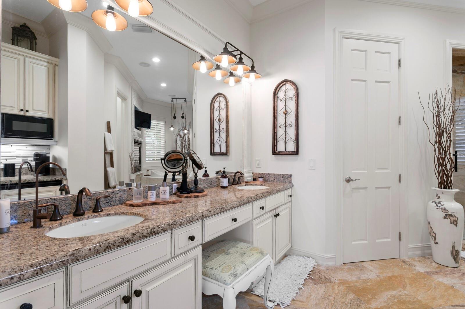 4111 CAUSEWAY VISTA DR