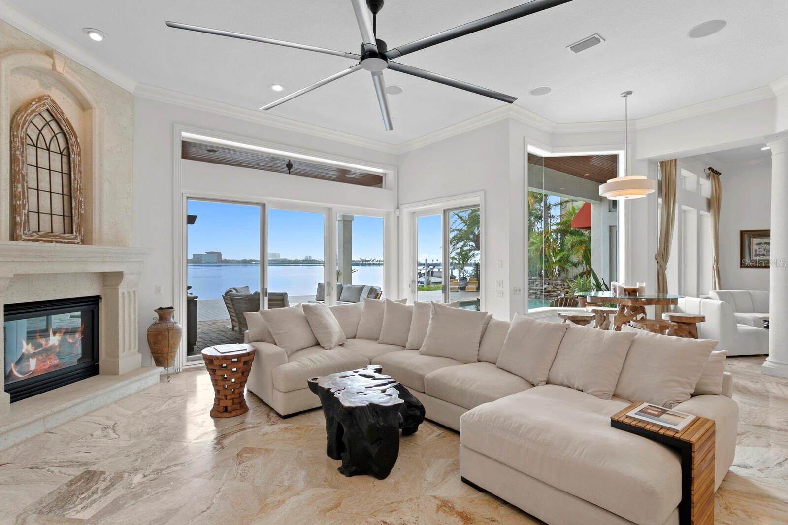 4111 CAUSEWAY VISTA DR