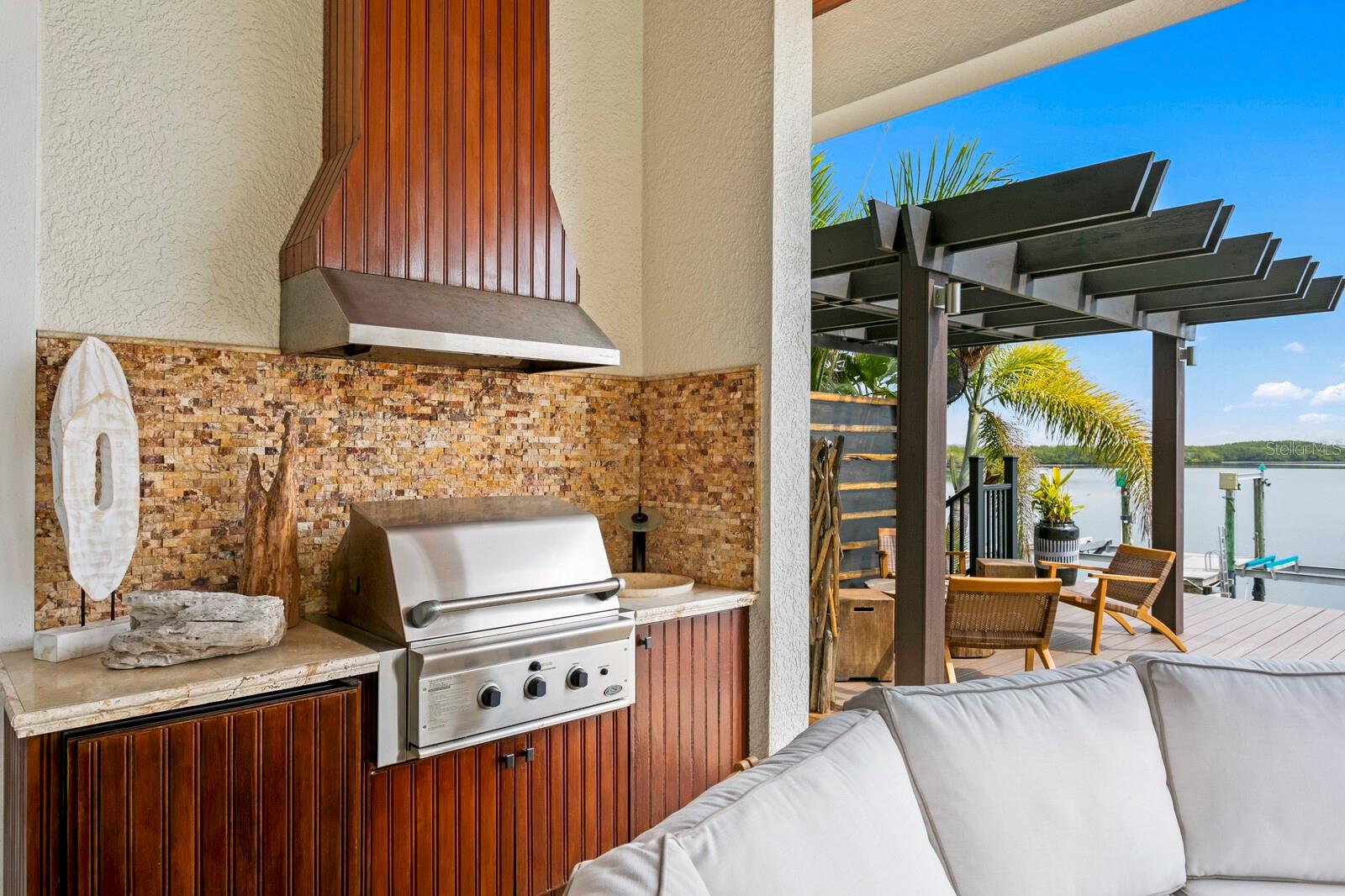 4111 CAUSEWAY VISTA DR