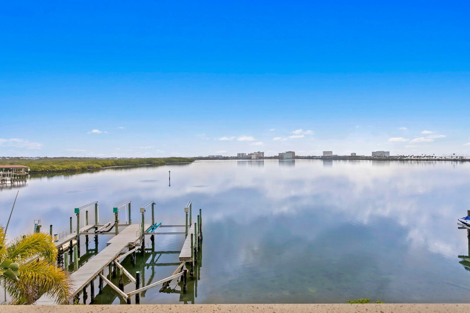 4111 CAUSEWAY VISTA DR