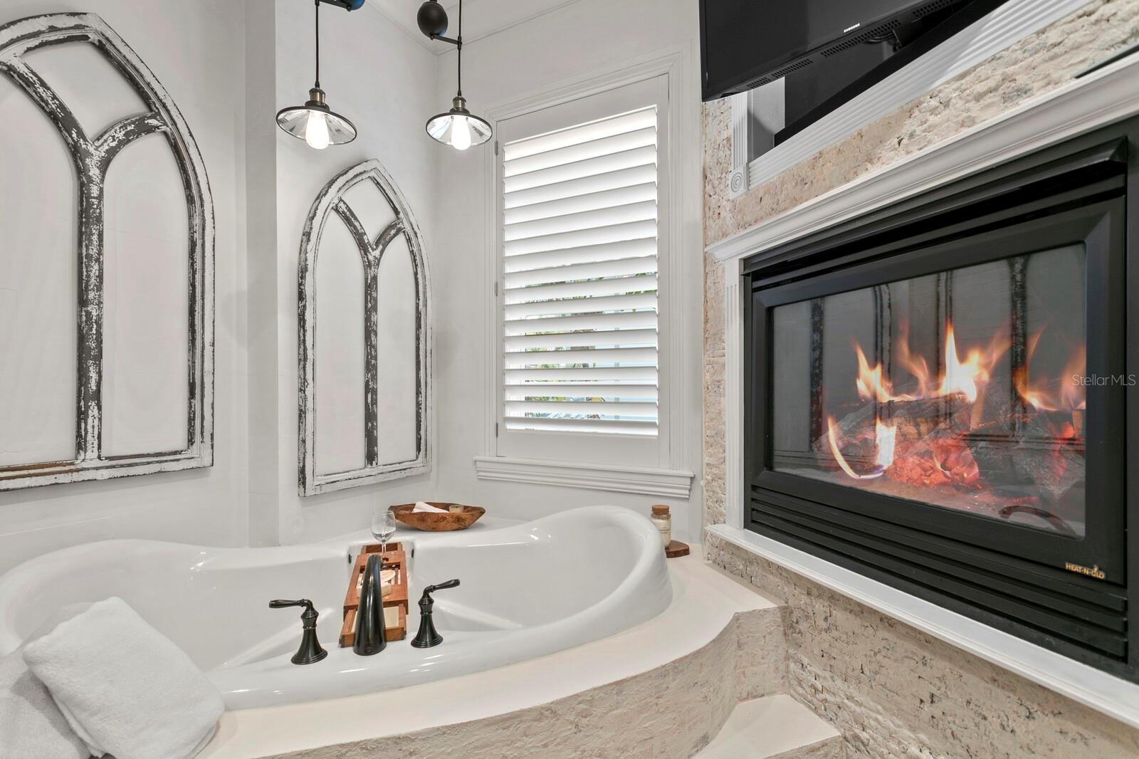 4111 CAUSEWAY VISTA DR