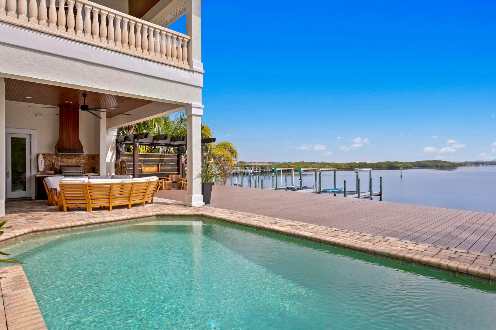 4111 CAUSEWAY VISTA DR