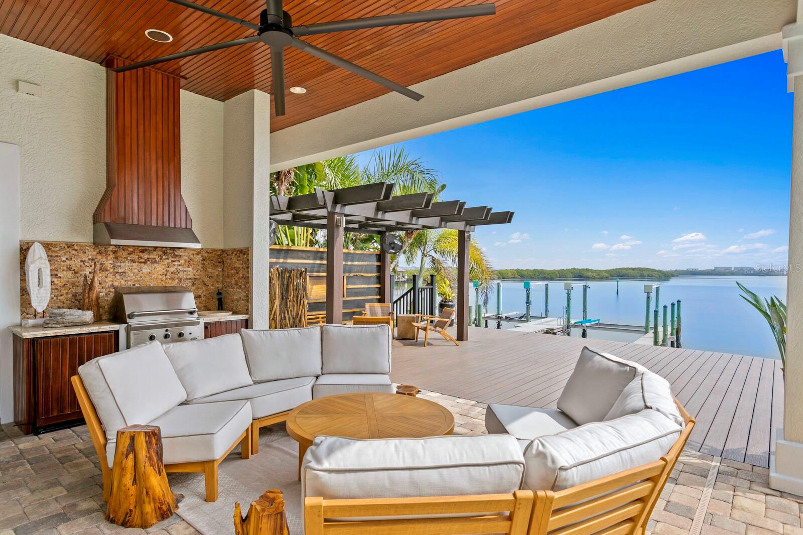 4111 CAUSEWAY VISTA DR