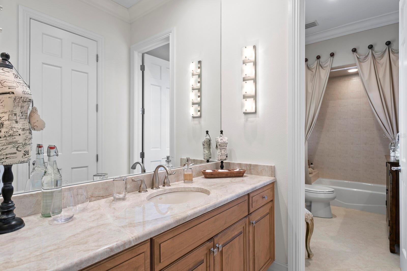 4111 CAUSEWAY VISTA DR