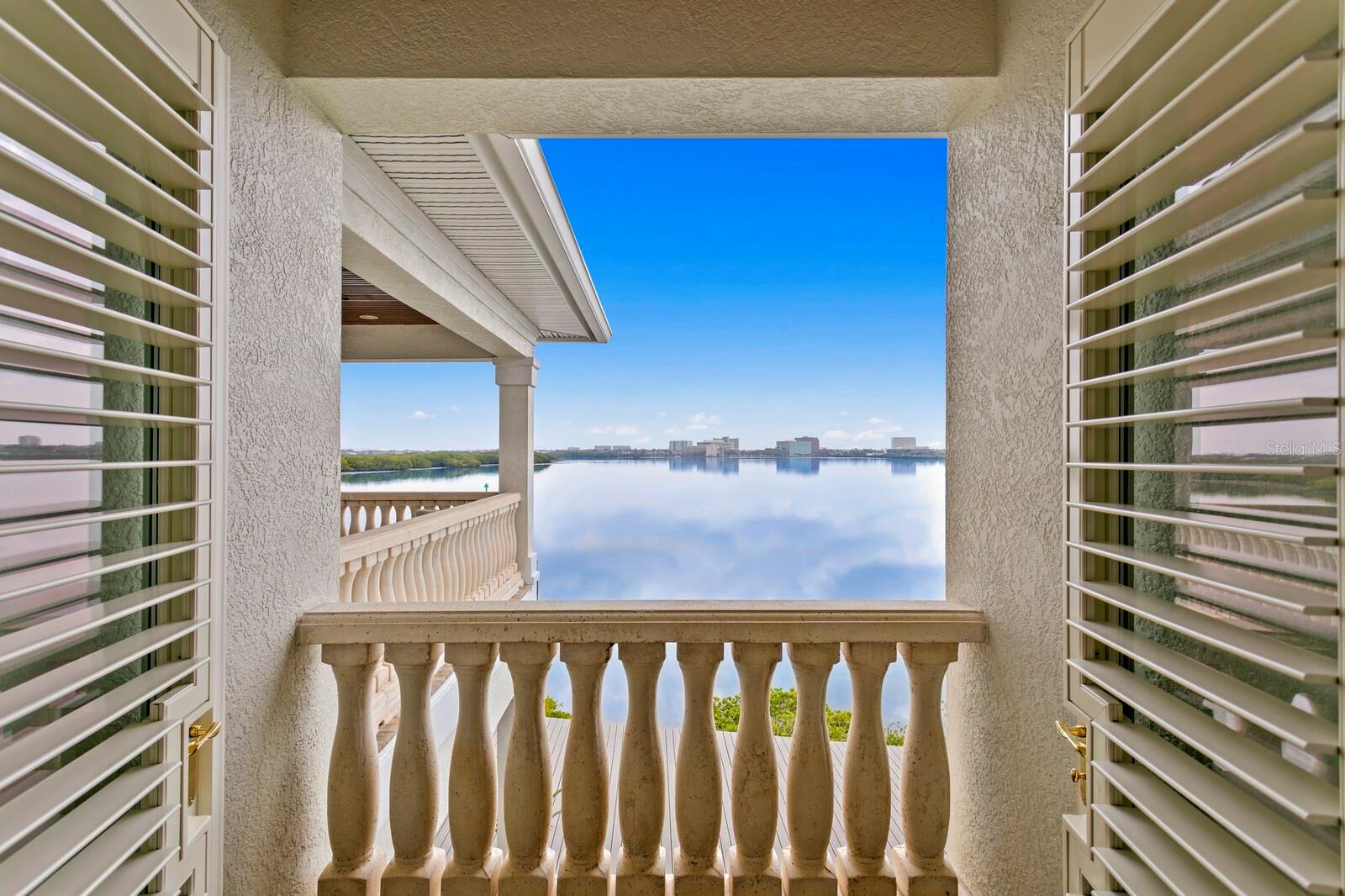 4111 CAUSEWAY VISTA DR