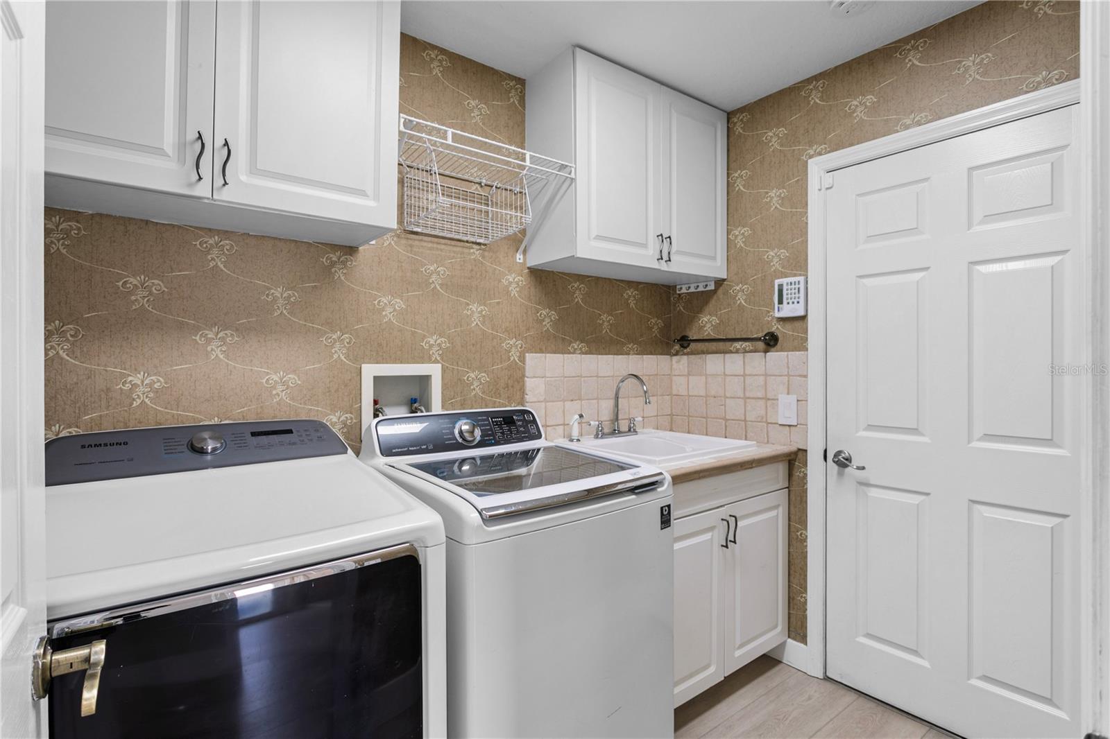 6114 NATIVE WOODS DR