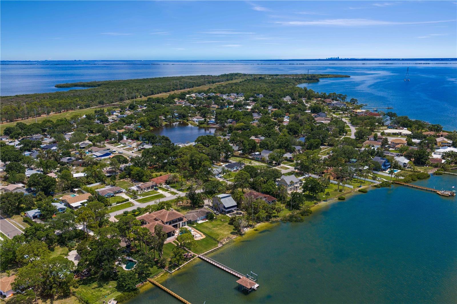 506 SHORE DR E