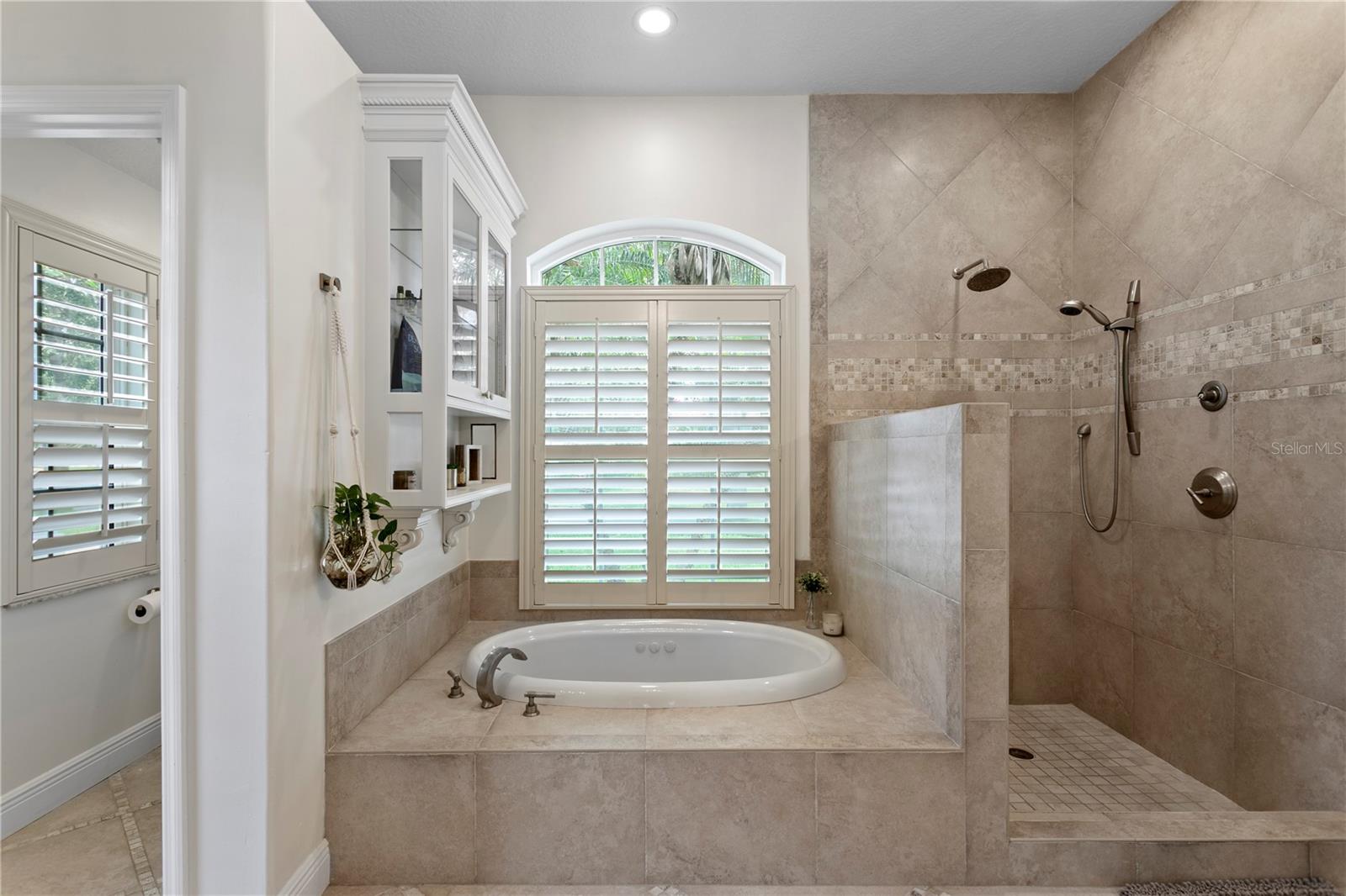 6123 SAVOY CIR