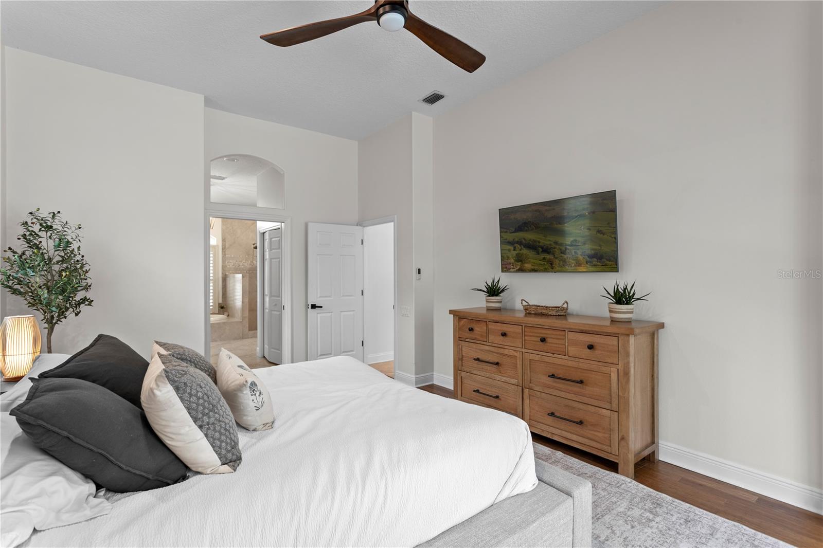 6123 SAVOY CIR