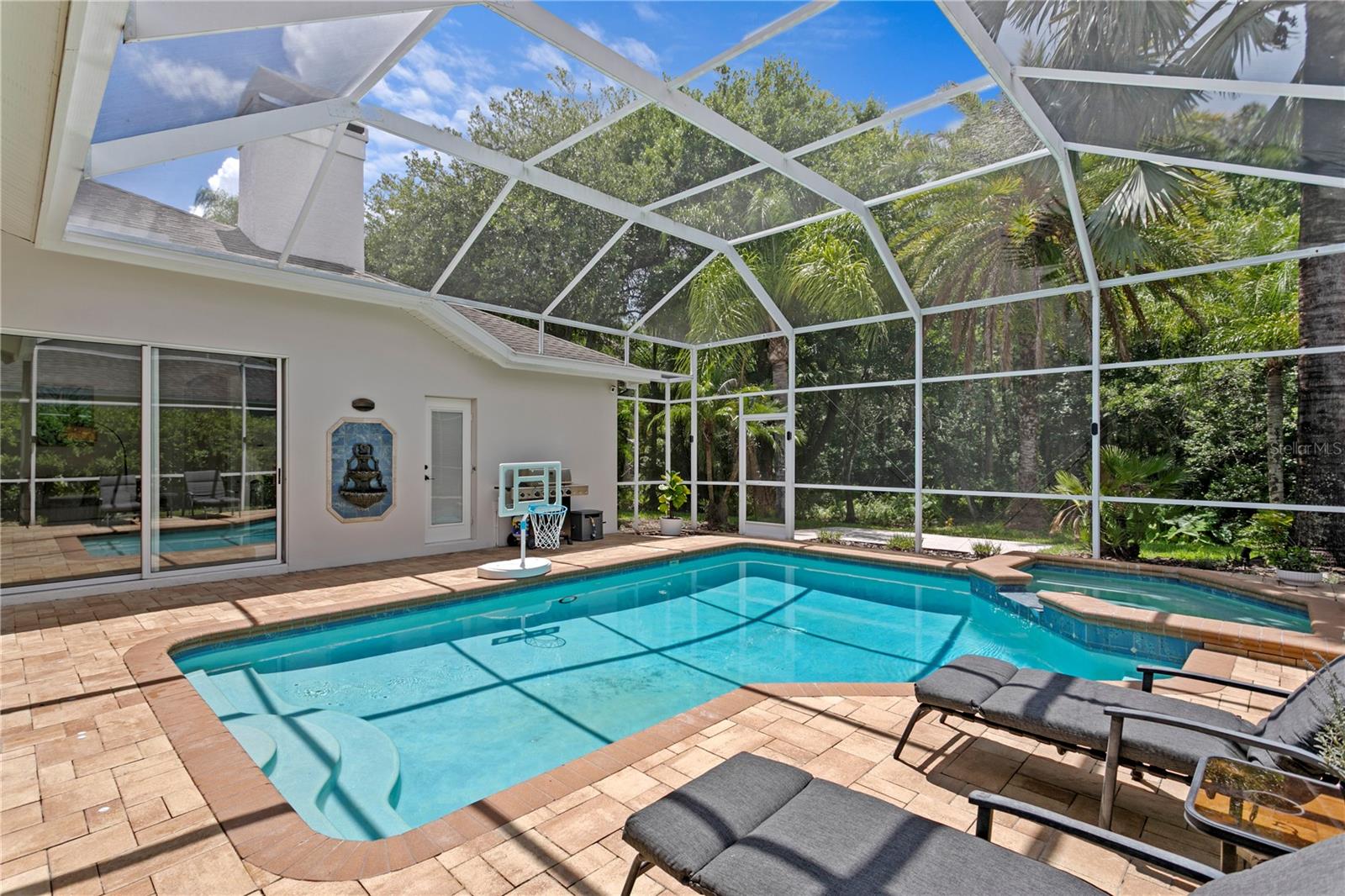 6123 SAVOY CIR