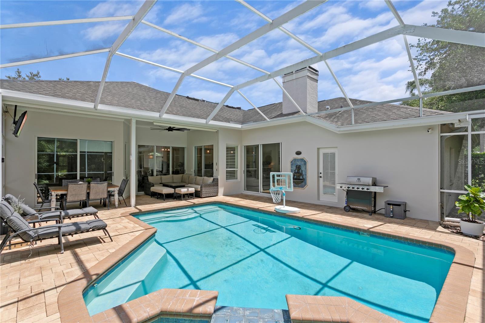 6123 SAVOY CIR