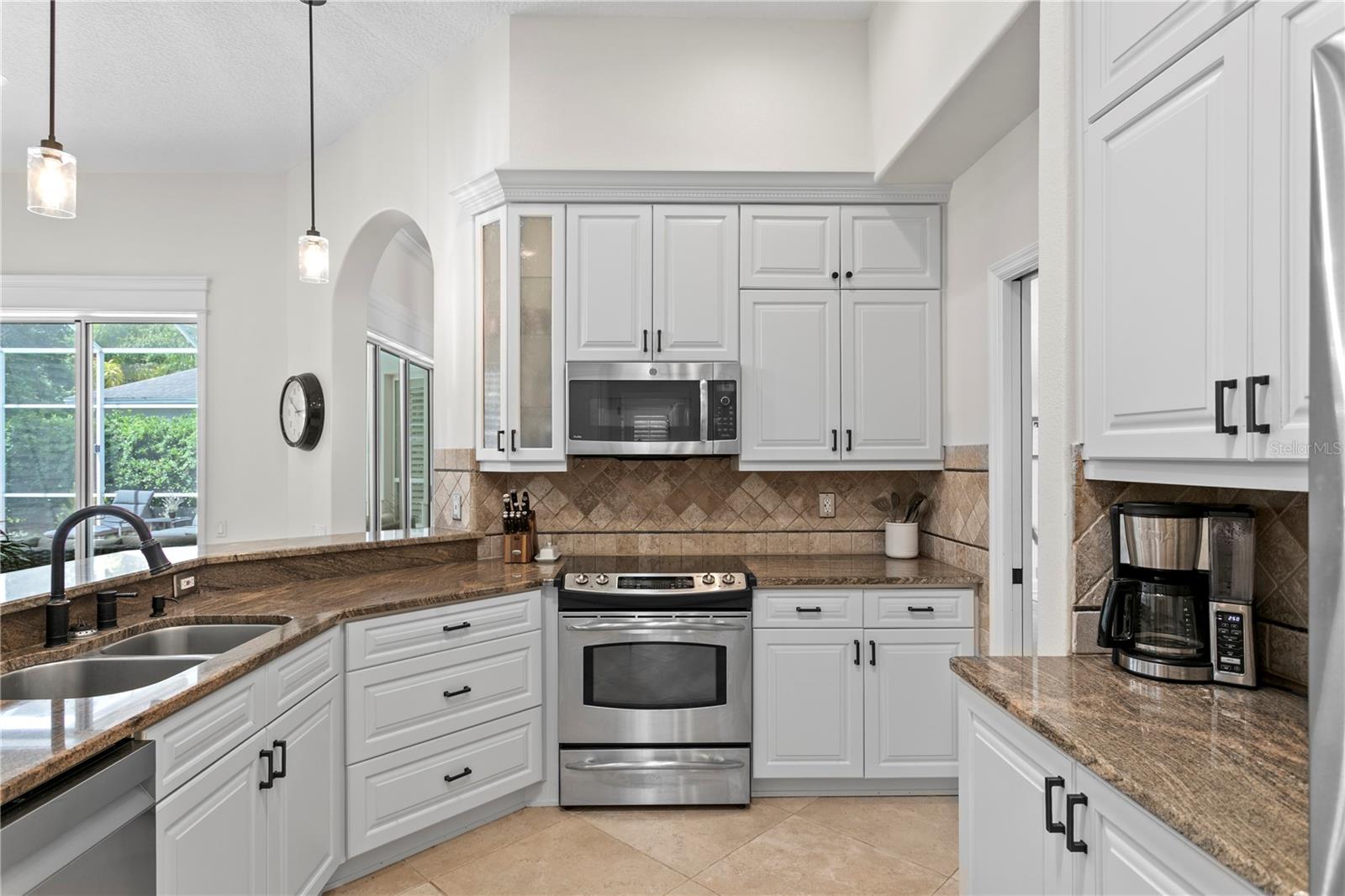 6123 SAVOY CIR
