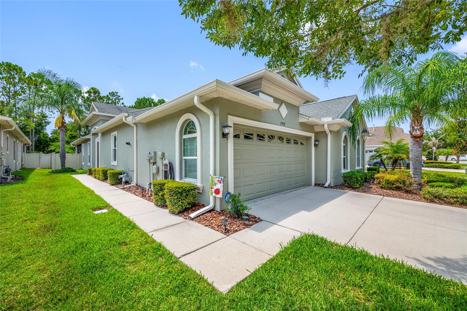 2923 DEVONOAK BLVD