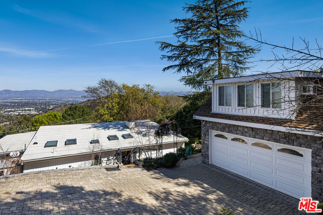 14347 Mulholland Dr
