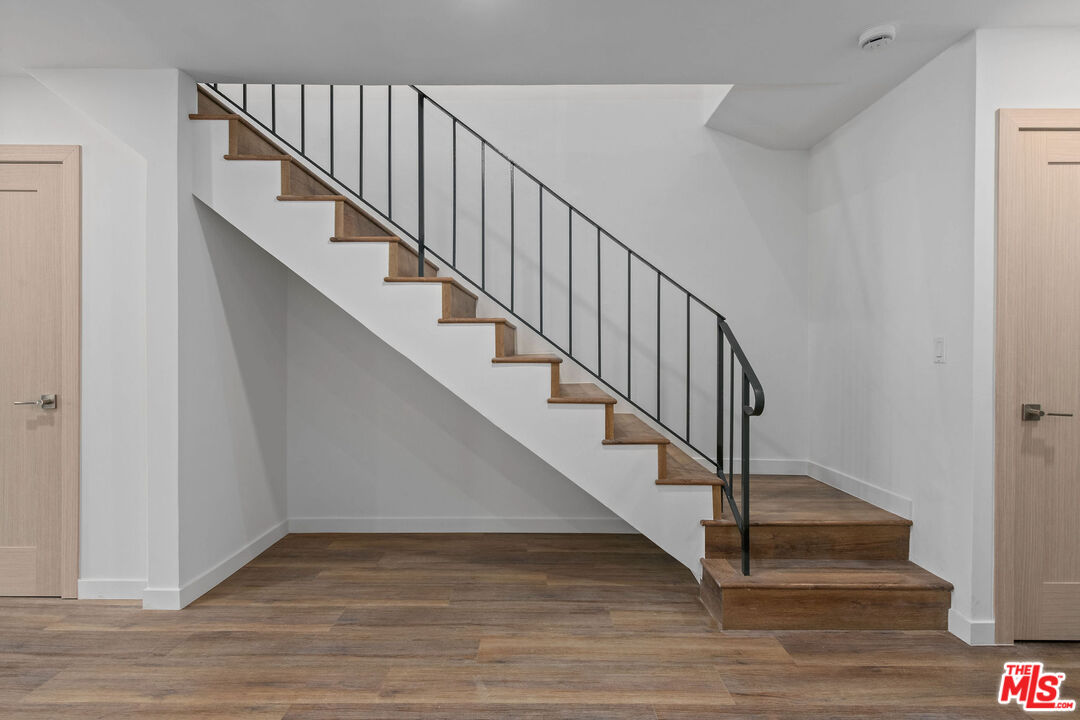 2447 N Beachwood Dr Unit: 5