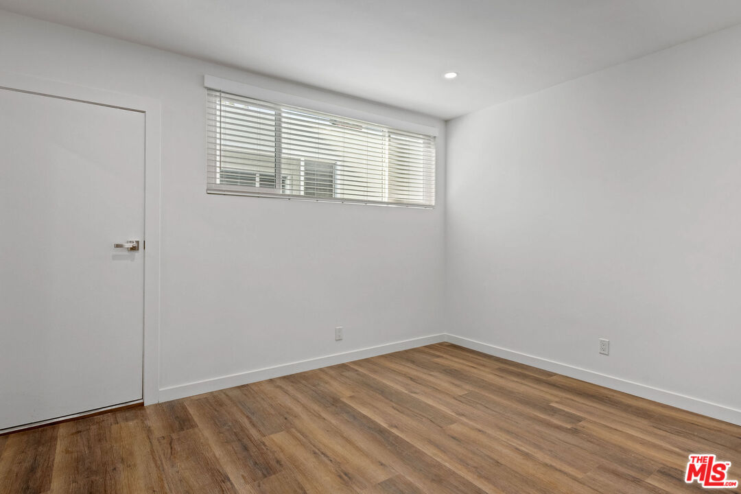 2447 N Beachwood Dr Unit: 5