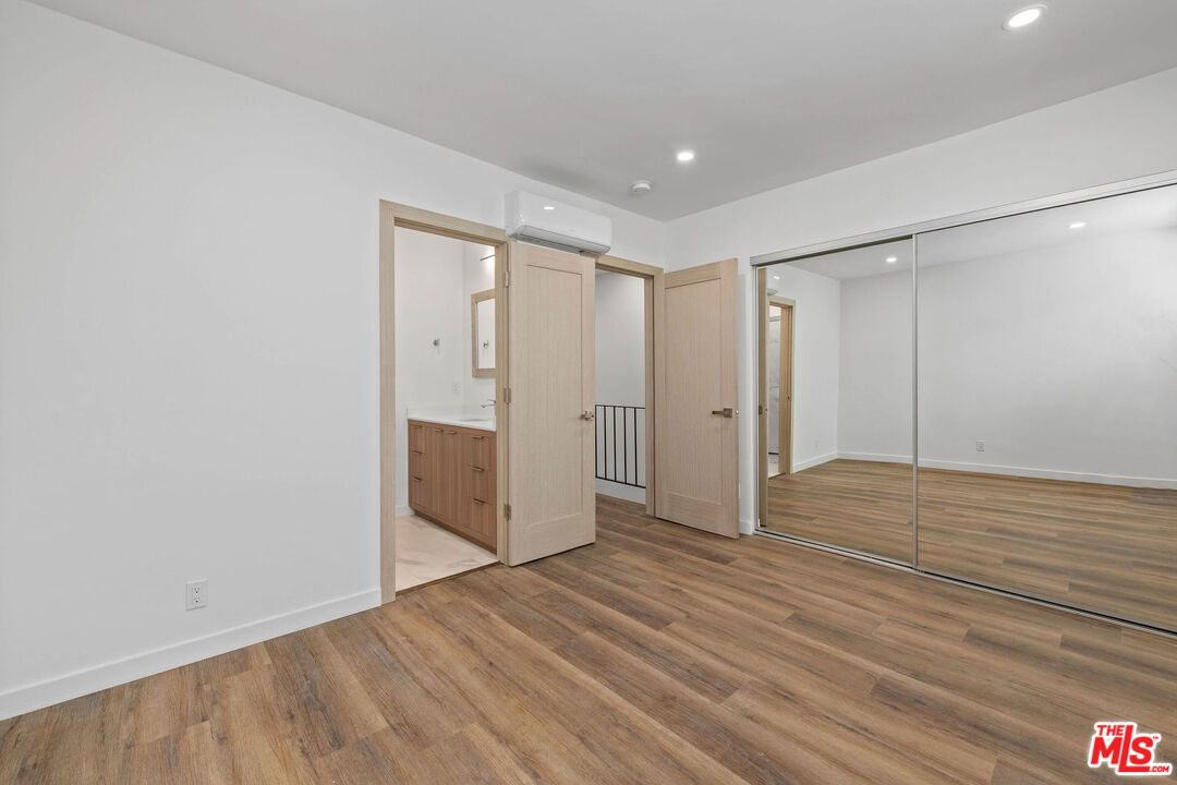 2447 N Beachwood Dr Unit: 5