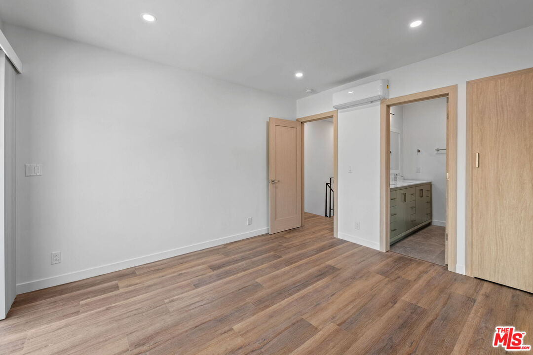 2447 N Beachwood Dr Unit: 1