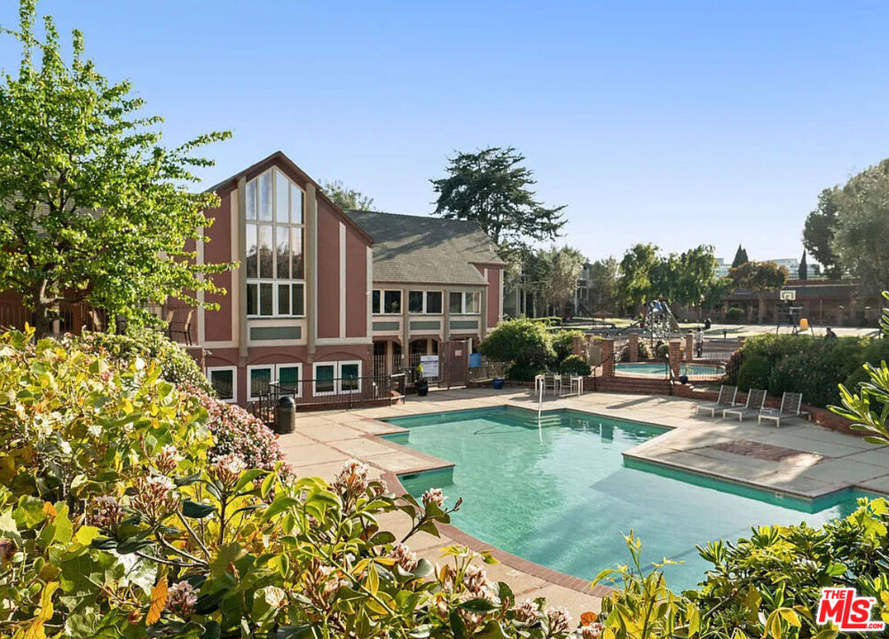 6425 Green Valley Cir Unit: 302