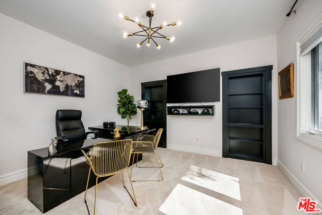 25043 Abercrombie Ln