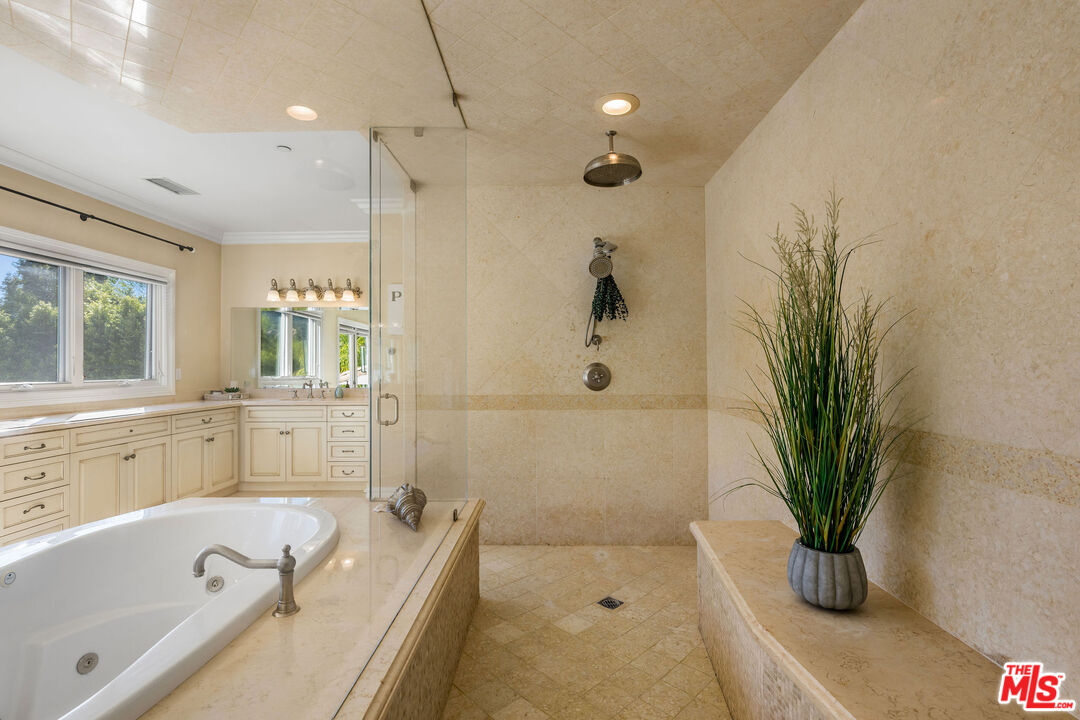 25043 Abercrombie Ln