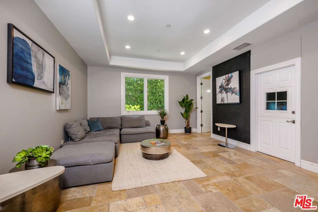 25043 Abercrombie Ln