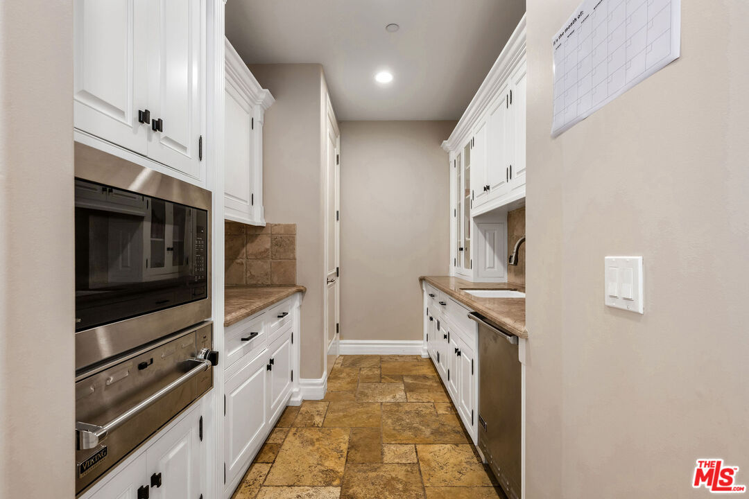 25043 Abercrombie Ln