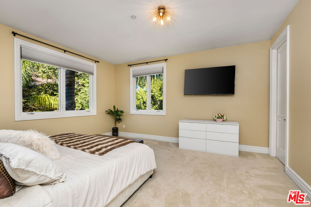 25043 Abercrombie Ln