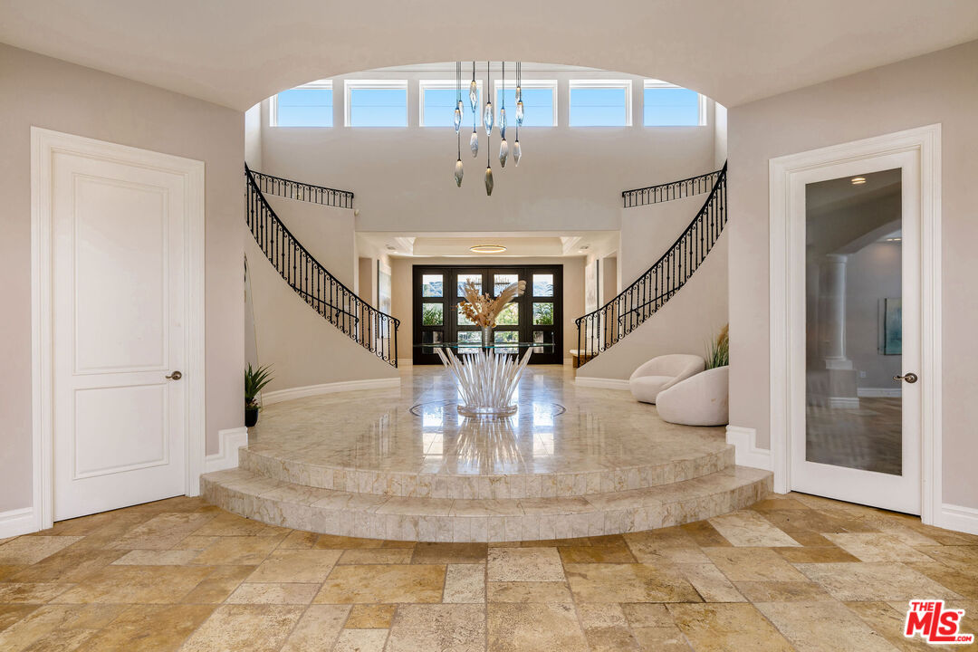 25043 Abercrombie Ln