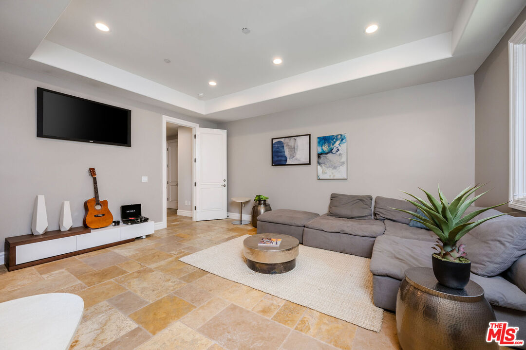 25043 Abercrombie Ln