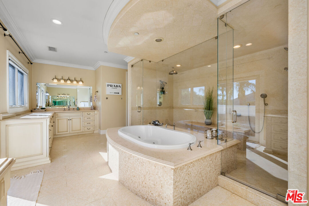 25043 Abercrombie Ln