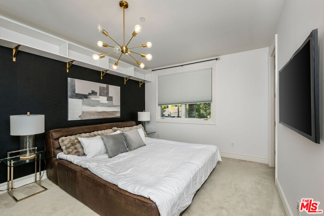 25043 Abercrombie Ln