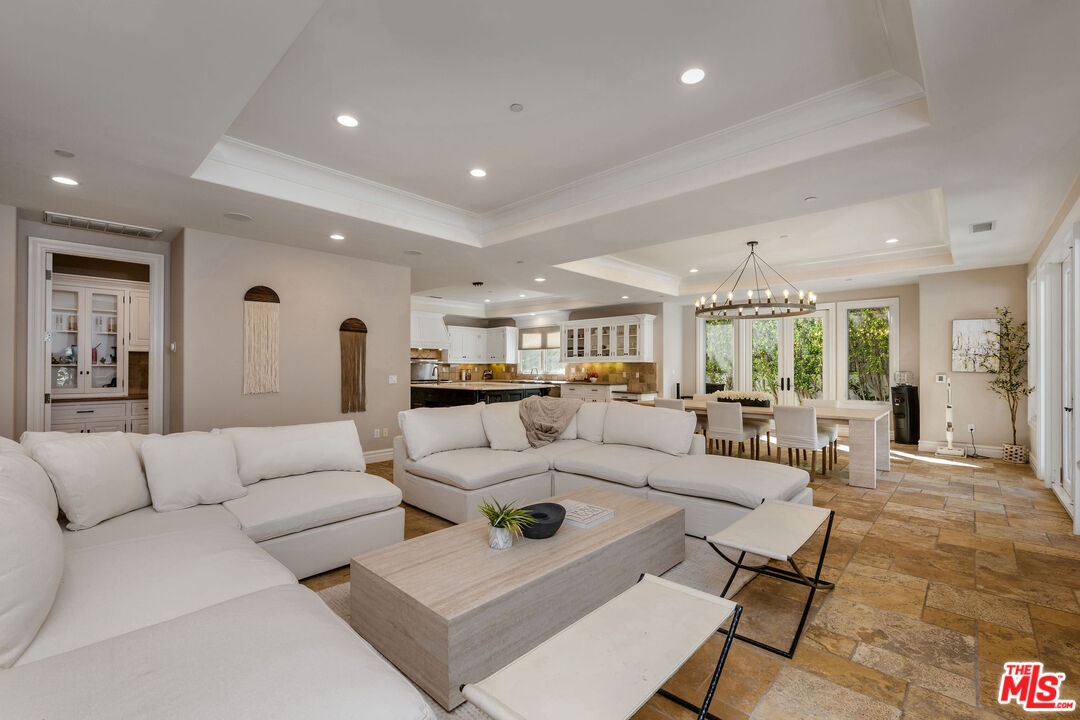 25043 Abercrombie Ln