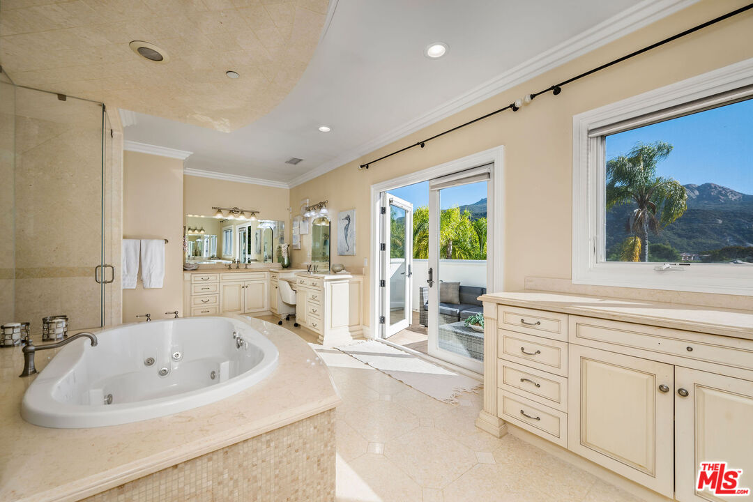 25043 Abercrombie Ln