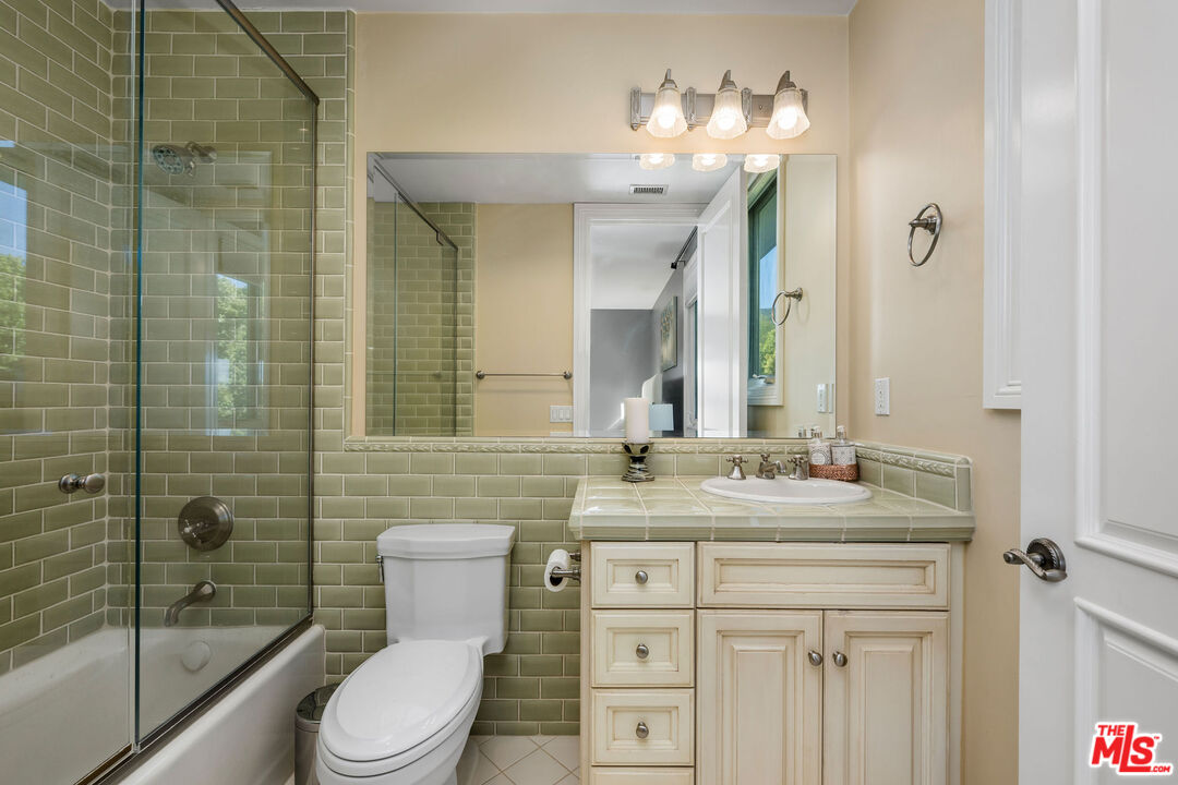 25043 Abercrombie Ln