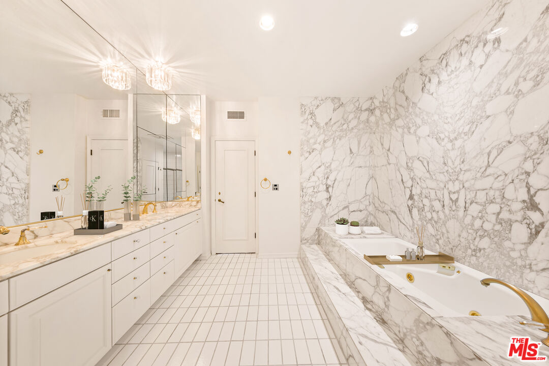 1220 Roxbury Dr Unit: 302