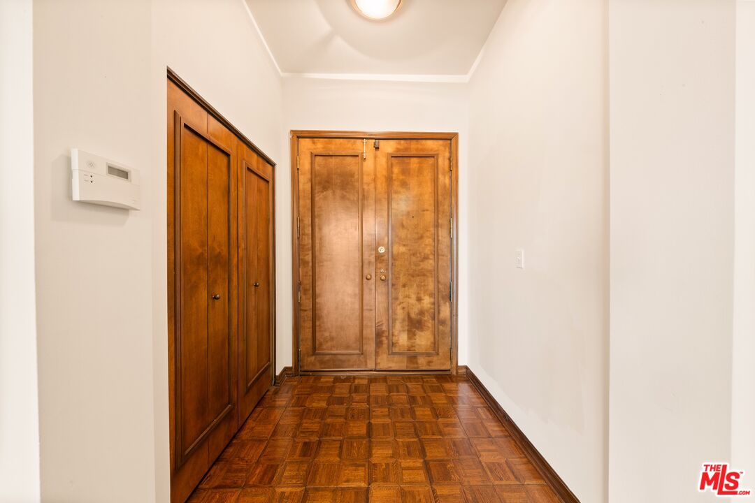 1220 Roxbury Dr Unit: 302