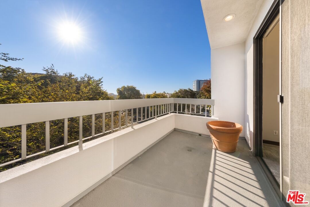 1220 Roxbury Dr Unit: 302