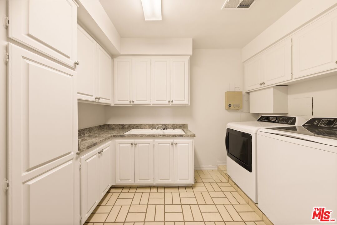 1220 Roxbury Dr Unit: 302