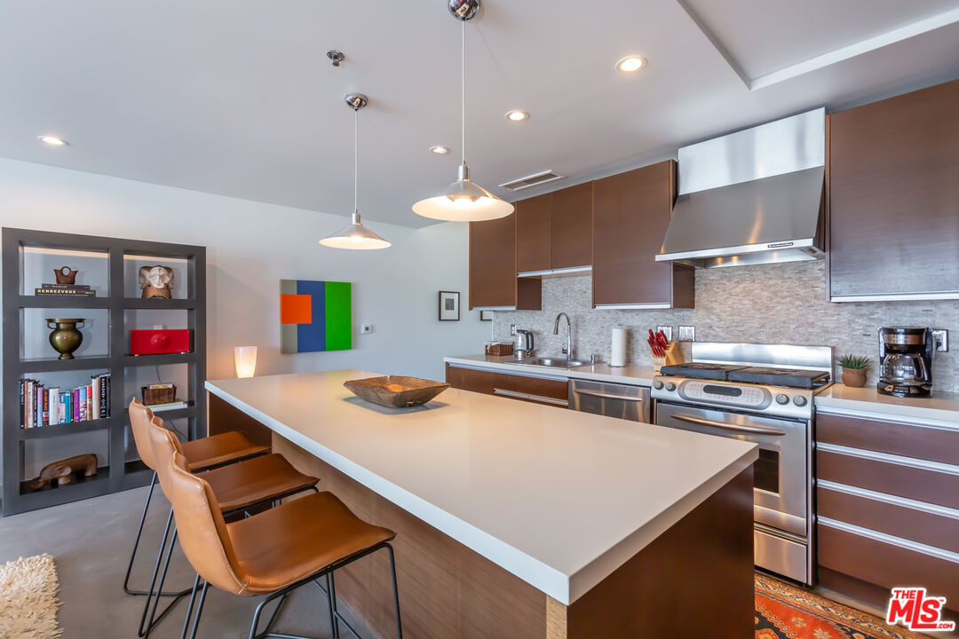 615 Hampton Dr Unit: A304