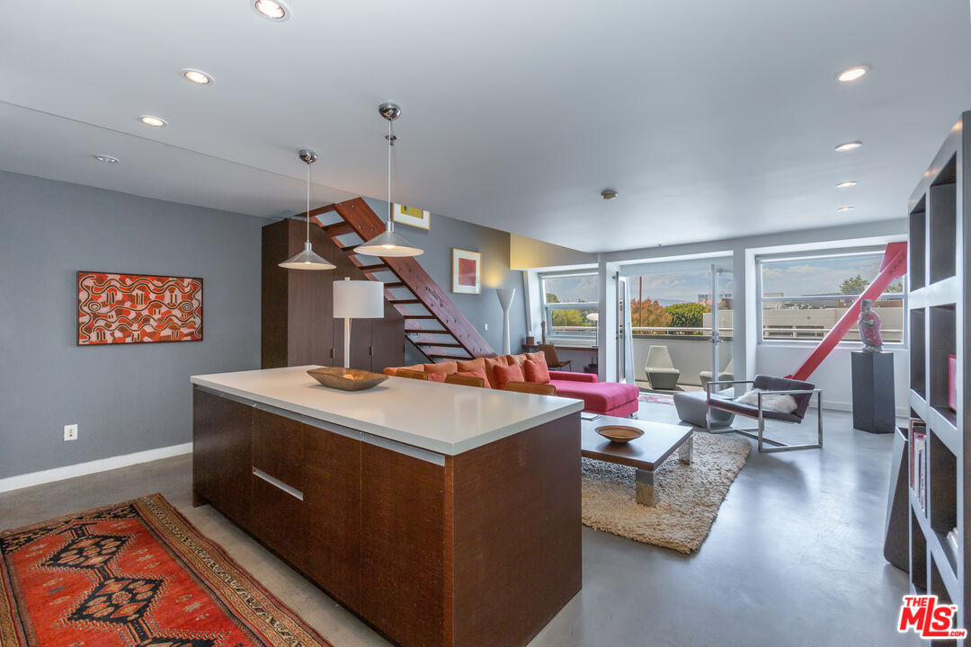 615 Hampton Dr Unit: A304