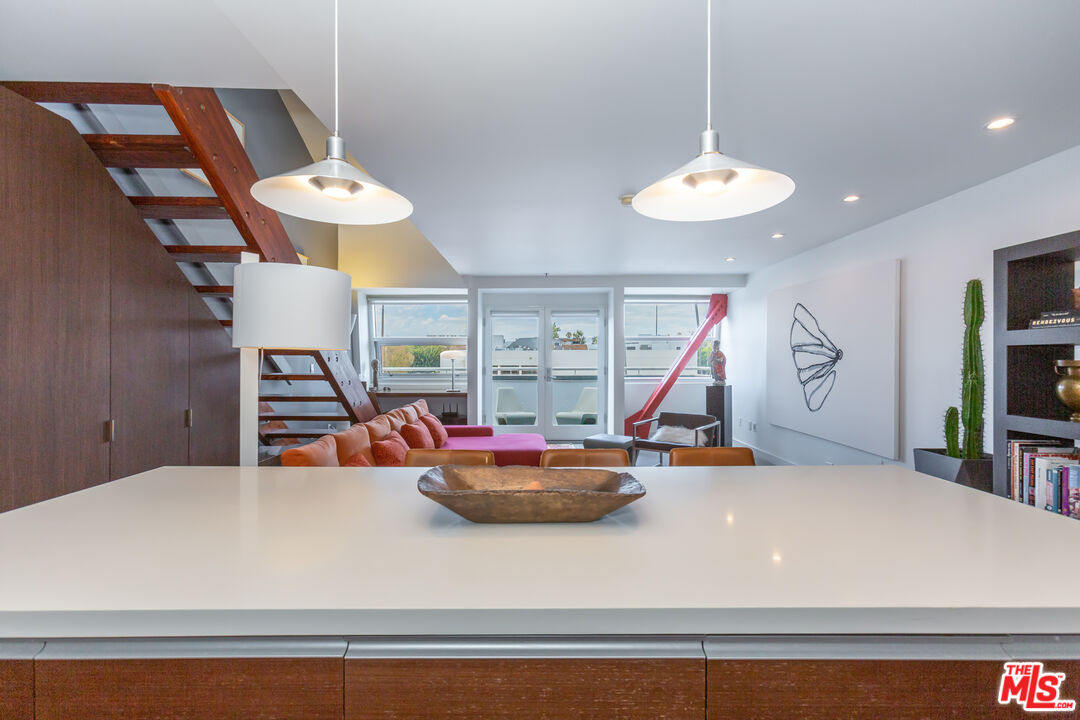 615 Hampton Dr Unit: A304