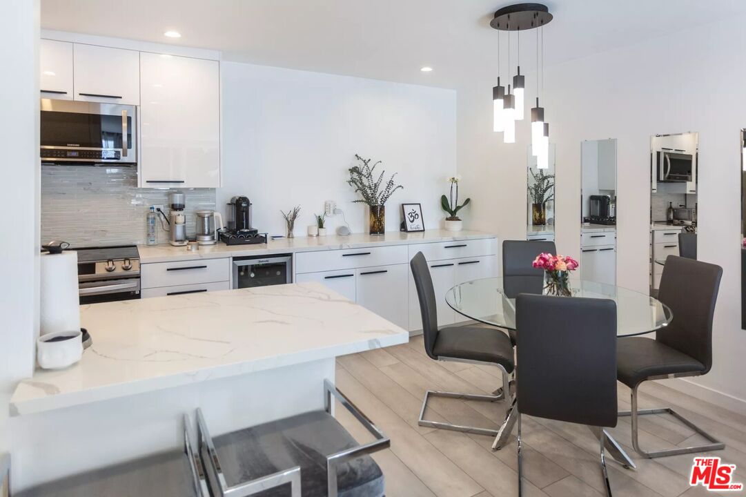 8535 W West Knoll Dr Unit: 212