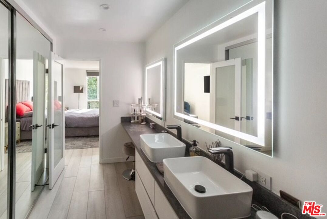 8535 W West Knoll Dr Unit: 212