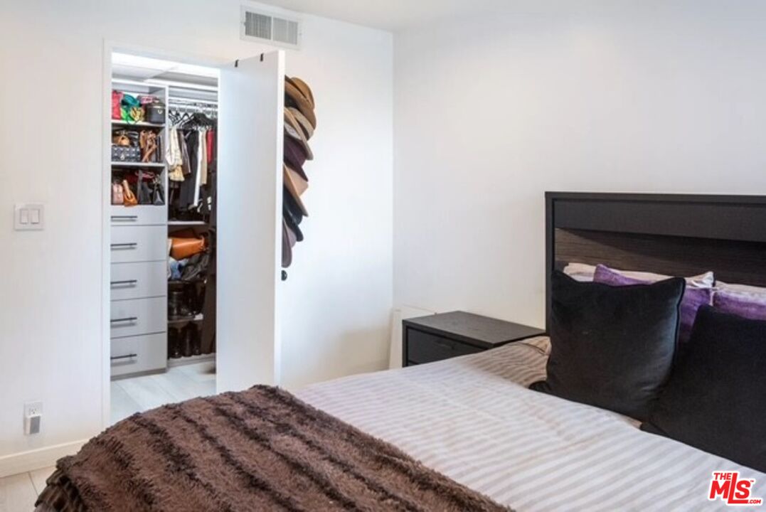 8535 W West Knoll Dr Unit: 212