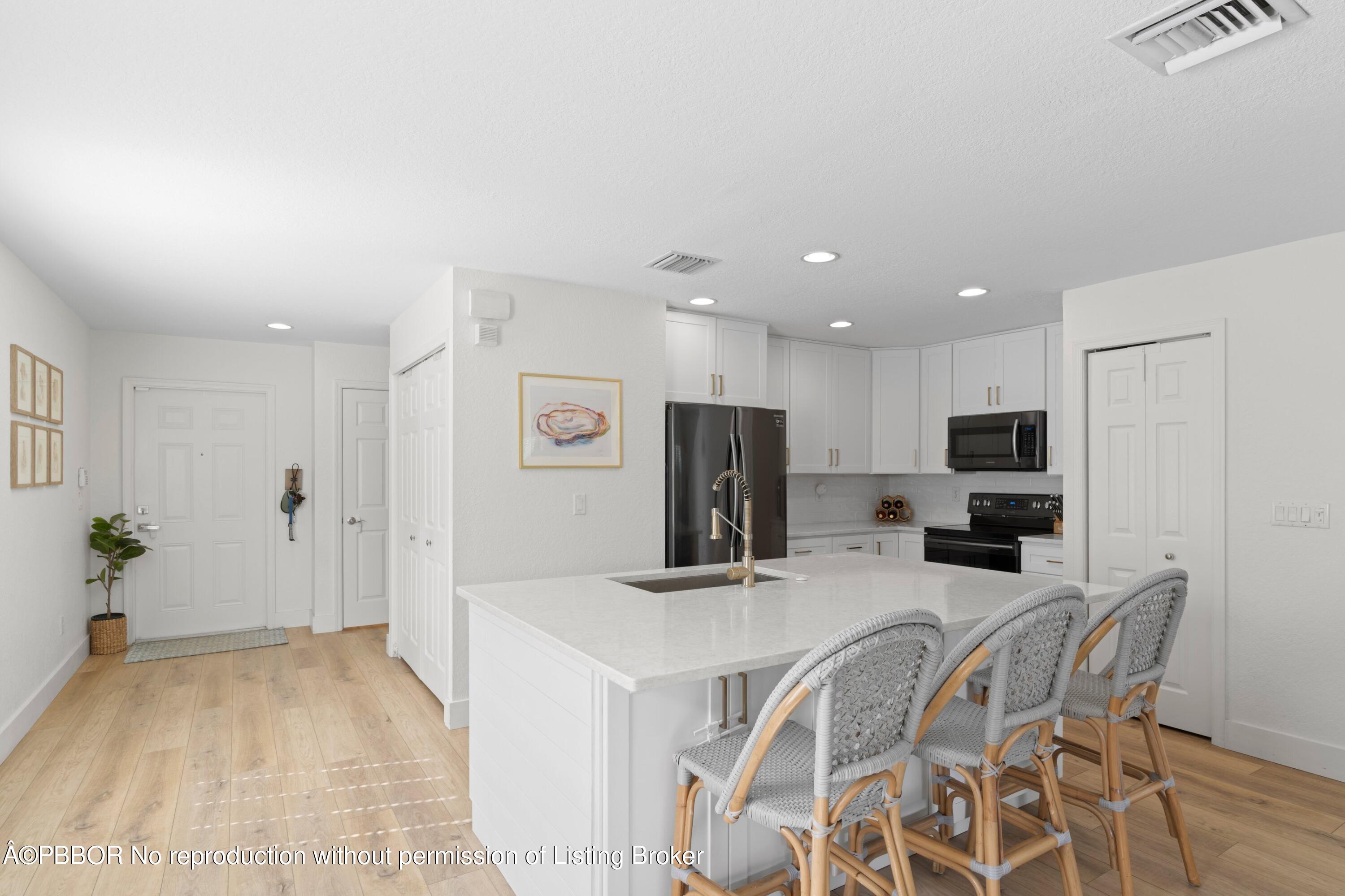 2970 SE Lexington Lakes Drive, 1