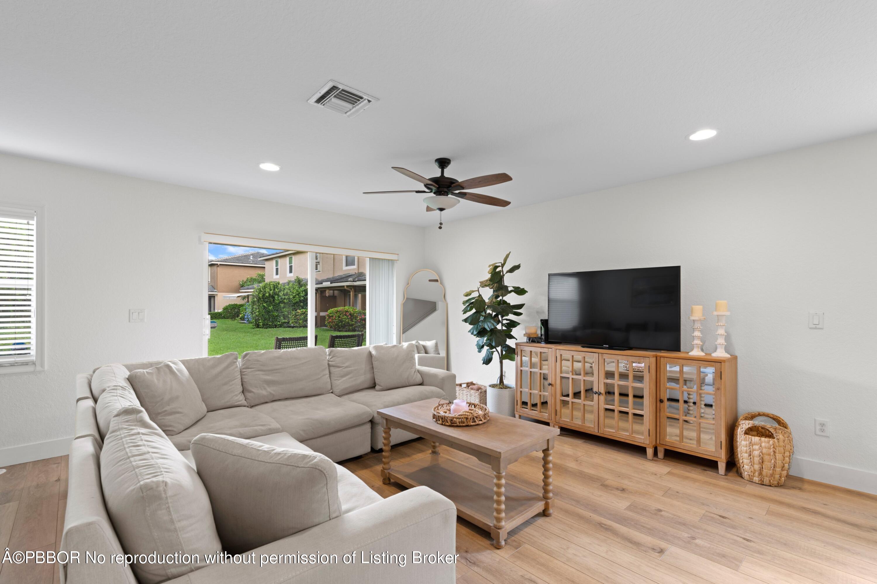 2970 SE Lexington Lakes Drive, 1