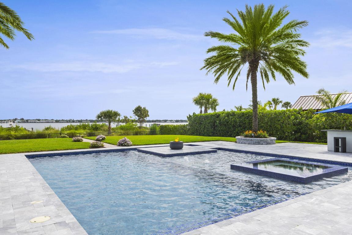 3050 NW Radcliffe Way