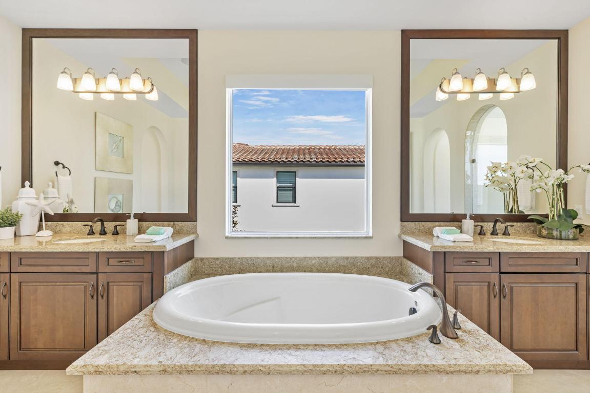 3050 NW Radcliffe Way